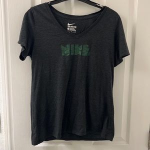 EUC NIKE V-neck T-shirt
